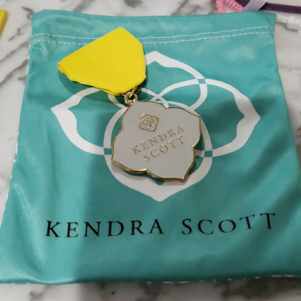 Kendra Scott fiesta medal